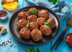 طريقة عمل كفتة اللحم المحشوة بالجبن الكريمي والزعتر البري