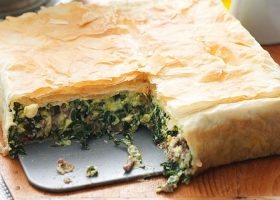 طريقة عمل فطيرة الجبن اليونانية