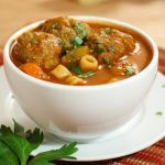 طريقة عمل شوربة الأرز مع كرات اللحم