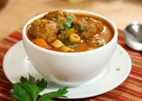 طريقة عمل شوربة الأرز مع كرات اللحم