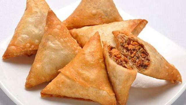 طريقة عمل مينى فطائر السبانخ والمشمش المجفف