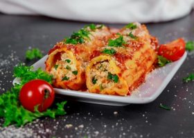 طريقة عمل الكانيلوني الإيطالي بالجبن والدجاج