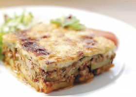 طريقة عمل المسقعة على الطريقة اليونانية