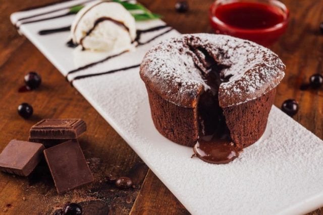 طريقة عمل سوفليه الشوكولاتة بالفرن