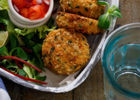 طريقة عمل كروكيت الجزر والحمص بصوص الطماطم المجففة