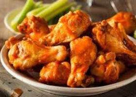 طريقة عمل أجنحة الدجاج بالتتبيلة الحارة في الفرن