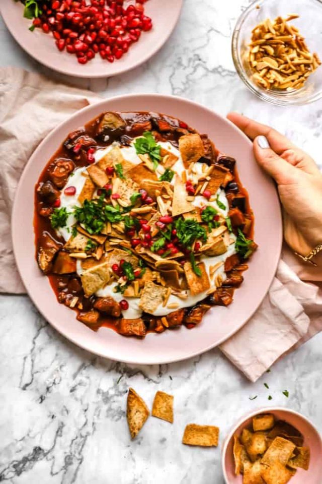 طريقة عمل الفتة باللبن والثوم للسحور