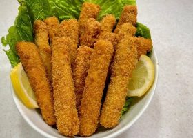 طريقة عمل أصابع السمك المشوى بخلطة الليمون والكرفس
