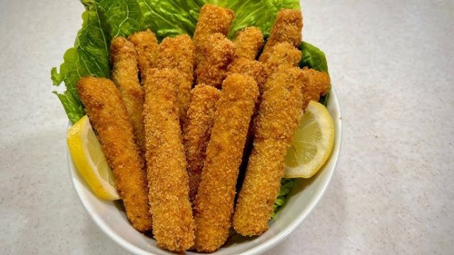 طريقة عمل أصابع السمك المشوى بخلطة الليمون والكرفس