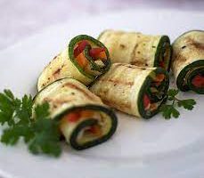 طريقة عمل رولات الكوسة المشوية بحشوة الجبنة الفيتا والنعناع