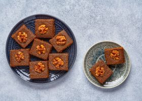 طريقة عمل بسبوسة بالبصل المكرمل