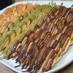 طريقة عمل مينى بان كيك الزهرة البرية بصوص التوت والعسل الأبيض