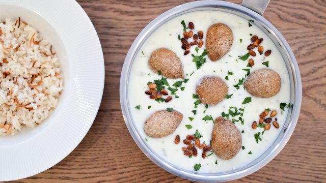 طريقة عمل كبة الفريك بالمشروم وصوص الزبادي بالزعفران