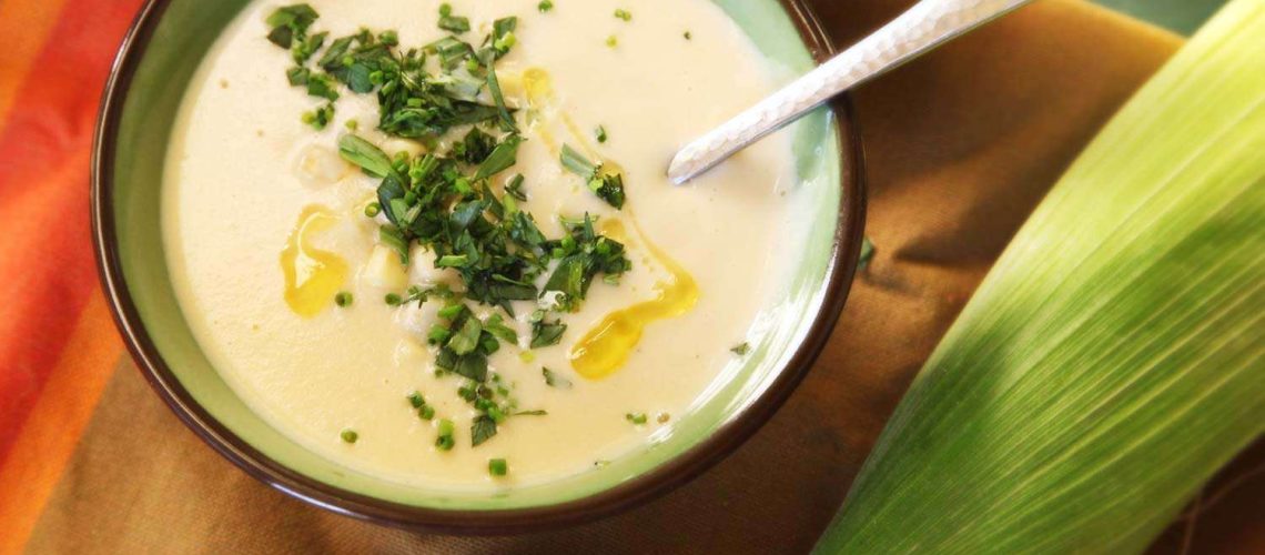 طريقة عمل شوربة الذرة الباردة بالكريمة والريحان