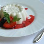 طريقة عمل باناكوتا بصوص الفواكهة اللذيذة