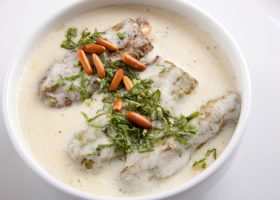 طريقة عمل كوسا محمرة باللبن والنعناع