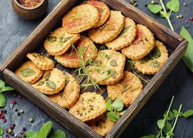 طريقة عمل بسكويت الورد والزعتر الطازج بحشو الجبن الكريمى