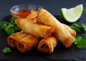 طريقة عمل أصابع الجلاش المقرمشة بحشوة الجمبرى وصوص الليمون الكريمى