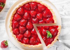 طريقة عمل تارت الفول النابت بصوص الفراولة والزعفران