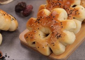 طريقة عمل خبز التمر والقرنفل المحشى بالجبن الكريمى والعسل