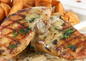 طريقة عمل ستيك الدجاج بصلصة الفلفل الأسود