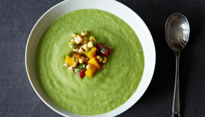 طريقة عمل شوربة الأفوكادو الساخنة باللوز المحمص
