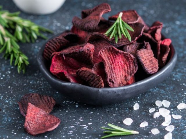 طريقة عمل شيبس البنجر والبطاطس الحلوة بالكمون والعسل