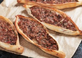 طريقة عمل صفيحة اللحم بدبس الرمان