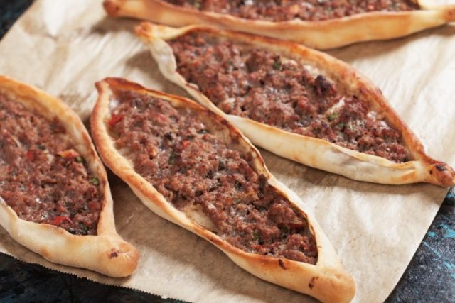 طريقة عمل صفيحة اللحم بدبس الرمان