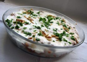 طريقة عمل فتة الكنافة باللحم المفروم واللبن الزبادى