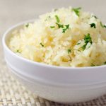 طريقة عمل أرز بارد بالاعشاب والليمون وبندق الكاجو