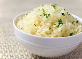 طريقة عمل أرز بارد بالاعشاب والليمون وبندق الكاجو