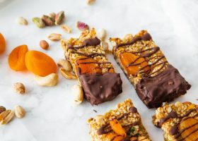 طريقة عمل ألواح الطاقة الصحية بالمشمش المجفف والزنجبيل