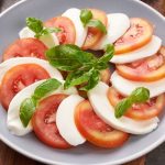 طريقة عمل سلطة كابريزي بالجبن والطماطم