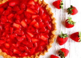 طريقة عمل فطيرة الفراولة بالجبن الكريمي