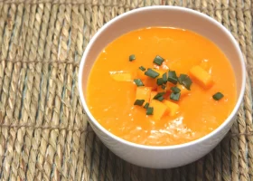 طريقة عمل شوربة العدس بالمانجو والزنجبيل