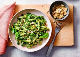 طريقة عمل مكرونة الشمام بصوص الريحان والكاجو