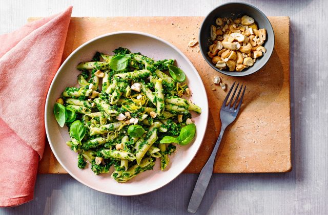 طريقة عمل مكرونة الشمام بصوص الريحان والكاجو