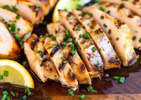 طريقة عمل صدور الدجاج المشوية الخفيفة للرجيم