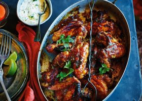 طريقة عمل دجاج بصوص التمر الهندي والمكسرات المحمصة بالبابريكا