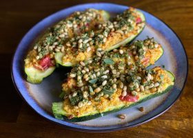 طريقة عمل قوارب الخيار بحشوة الجبن والكزبرة