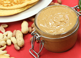 طريقة عمل صوص كريمة الفول السوداني لتزيين الحلويات