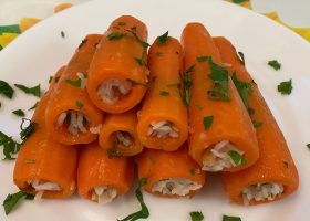 طريقة عمل رولات الجزر المحشى بالجبنة البيضاء والتفاح الأخضر