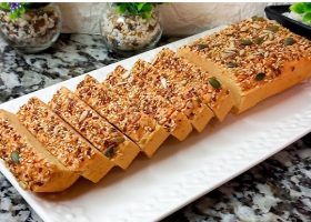 طريقة عمل كيك العدس الأحمر المحشو بكريمة الجبن والبابريكا