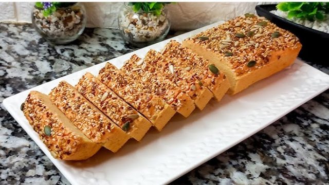 طريقة عمل كيك العدس الأحمر المحشو بكريمة الجبن والبابريكا