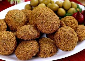 طريقة عمل الفلافل المنزلي بالفول المقرمش