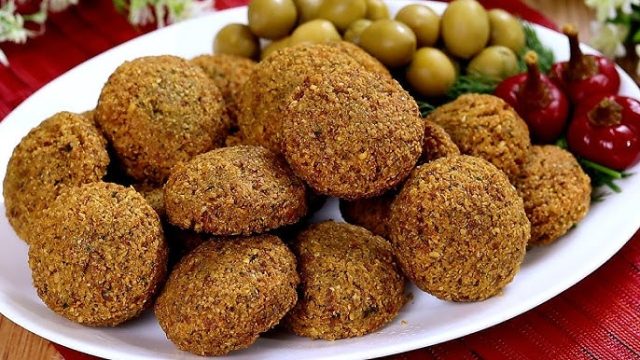 طريقة عمل الفلافل المنزلي بالفول المقرمش