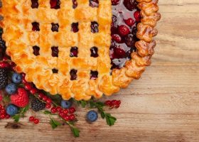 طريقة عمل فطيرة التوت البري الطازج