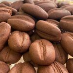 طريقة عمل بسكويت القهوة المحشية بالجبنة الكريمية والريحان