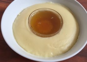 طريقة عمل عصيدة الرمل الذهبي بحليب القمر